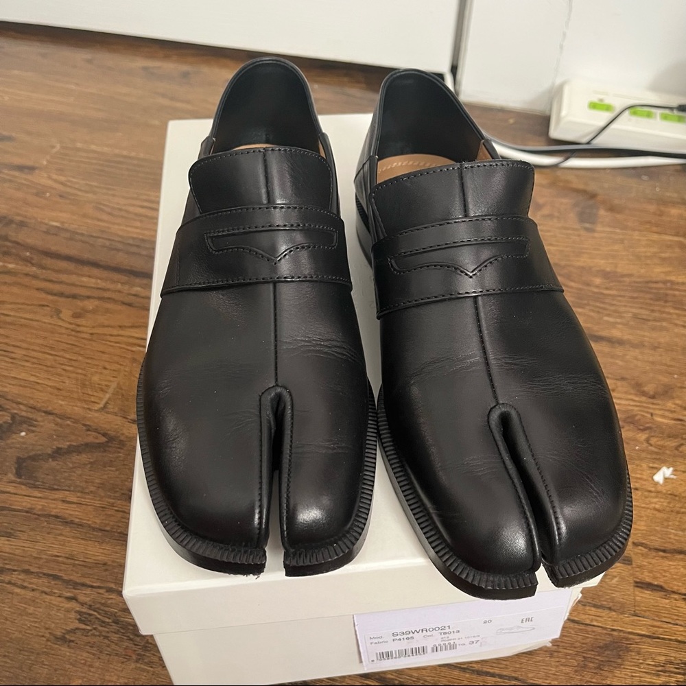 NO LONGER FOR SALE! DO NOT PURCHASE Black leather tabi loafers